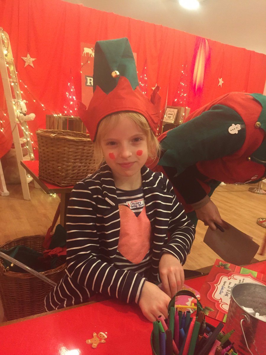 coretex_think's tweet image. Elf Chippy Holly Berry (Katherine) in santa's grotto