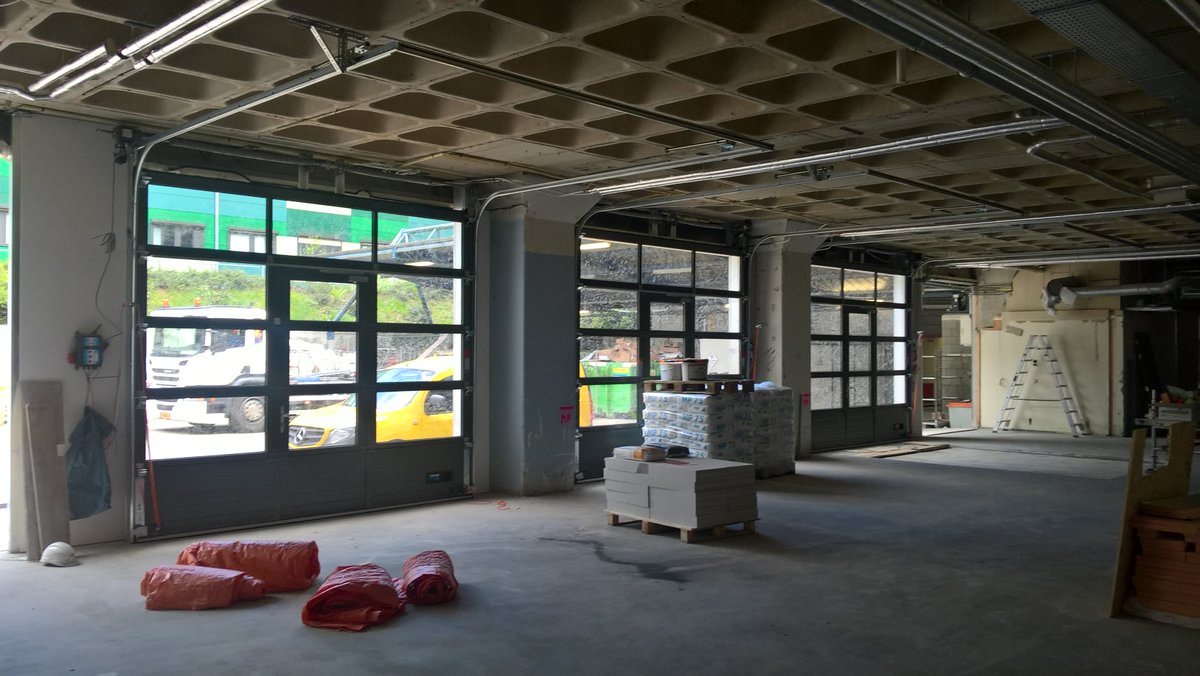 nielsslotman's tweet photo. Overheaddeuren geplaatst in voormalig keuken MST voor de bouw van logistiek centrum MST!@DuraVermeer @Trebbe1911 @GoossenTePas https://t.co/d8VBE7IJ0G