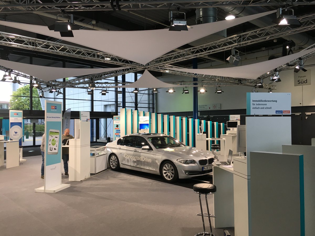 twzimmer's tweet photo. #fiduciagad Banking on the Road. Meine Bank fährt mit. Gigantische Resonanz auf unser Messeexponat #COM17 https://t.co/aun2833DYK