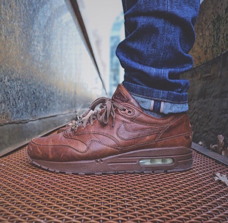 KatlegoMac's tweet photo. @NIKEiD x @WILLLeather #BringBackTheCollabo #ShareYourWill #NIKEid #myNikeid 🐂🐂🐂 https://t.co/4t5Ocuvu2d