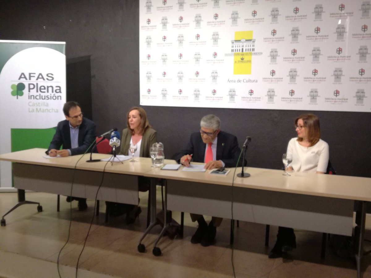 En directo, en el Encuentro Con... <a href="/RadioSurcoCLM/">Radio Surco</a> #CasadeCultura <a href="/Ayto_Tomelloso/">Ayuntamiento Tomelloso</a>