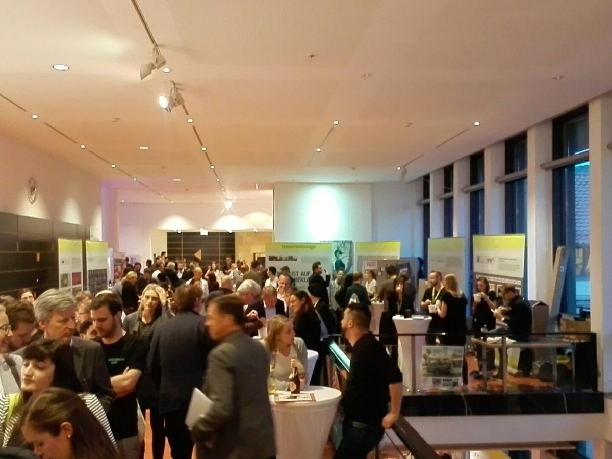 PR_in_Stuttgart's tweet photo. PR und Werbung - doch nicht so getrennte Welten! - spannende Vorträge und interessante Gespräche beim #adday/adnight in Stuttgart. https://t.co/2iJ9wA9SyA