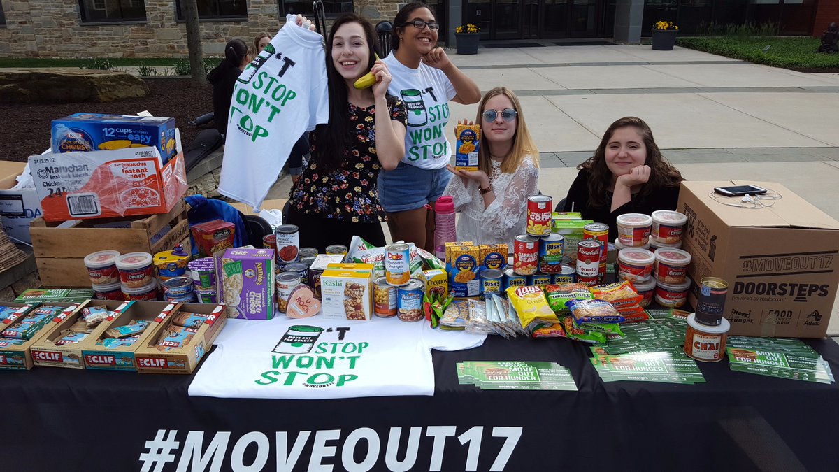 MoveForHunger's tweet photo. Thank you to @GoucherFRN and @AMSmoving for helping to Move Out Hunger at @gouchercollege on Friday! #MoveOut17 https://t.co/fIu2mutGd0