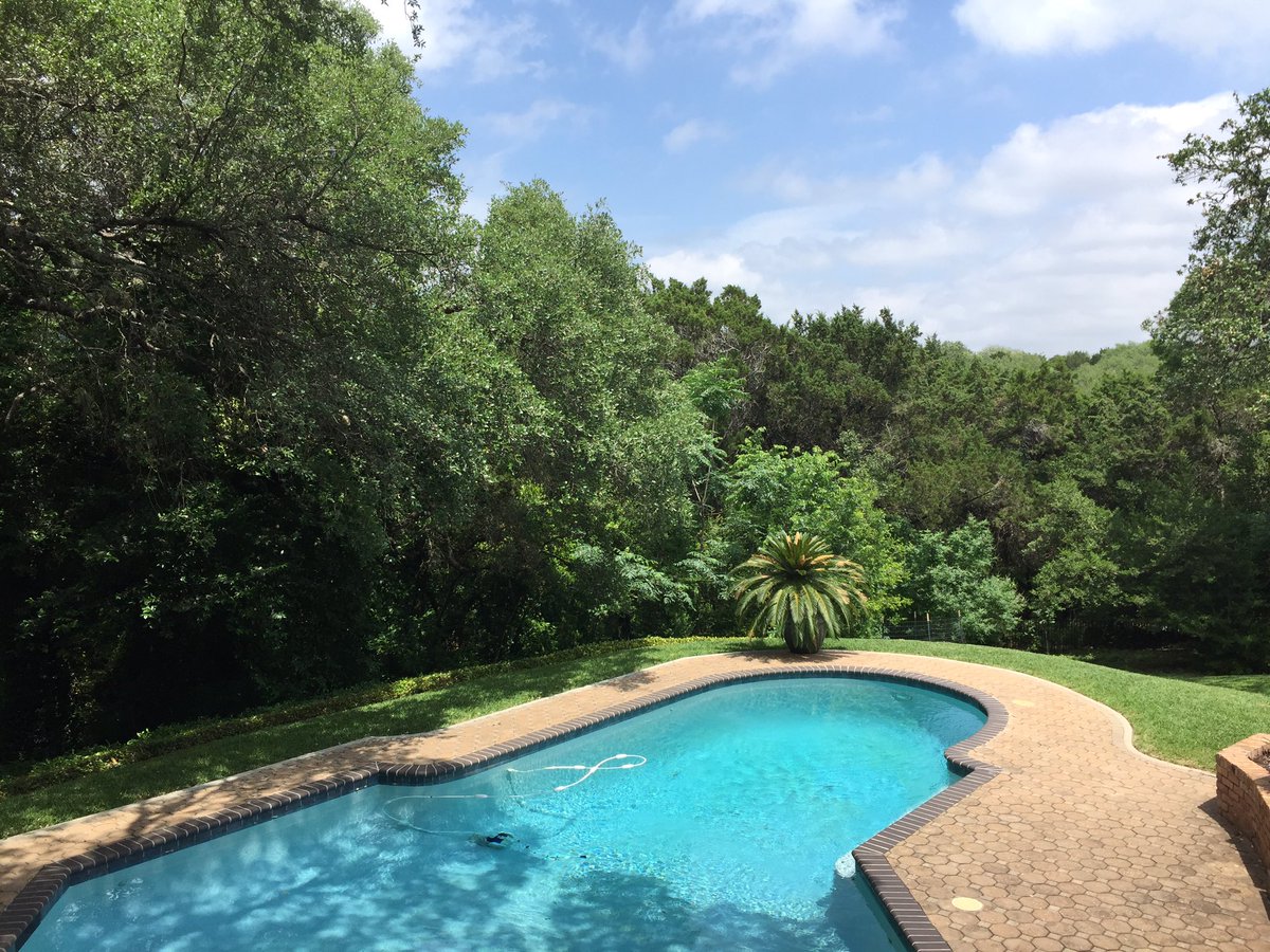 allisonolson's tweet photo. #whyiloveAustin:This is my present #view.I'm in ❤️ with this #Westlake #home my clients are #closing on today! #Austin #luxury #Realtor #ATX https://t.co/LuqaxzTgau