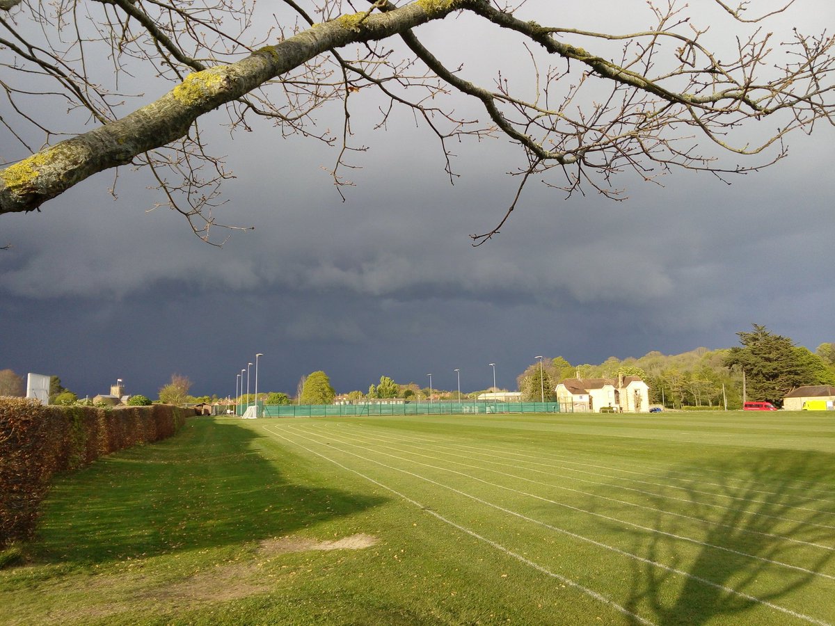 Sarah_L_Lake's tweet photo. @SherborneSports the calm before the storm.... #runfit #hurryupsummer https://t.co/oonEf8I8eW