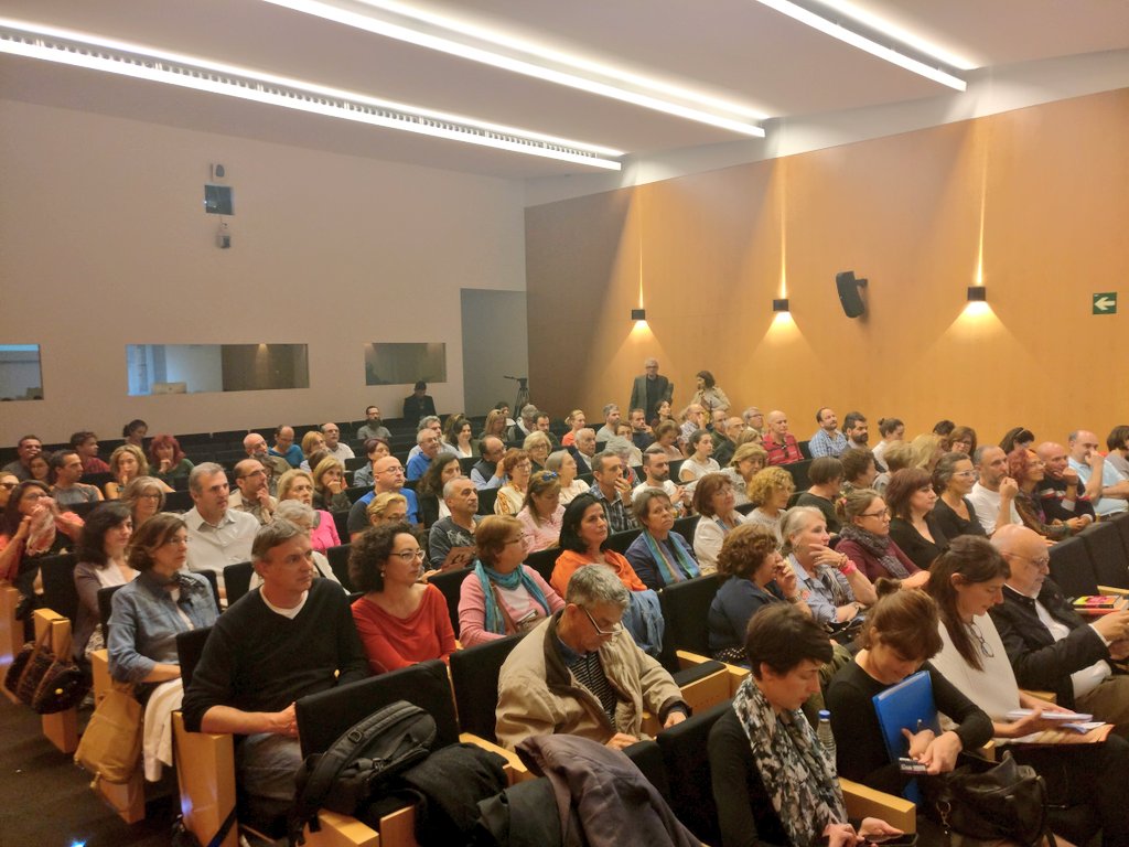 latermicamalaga's tweet photo. "Hoy hablamos de filósofa y religión" @BasilioBaltasar introduce el taller de de Juan Arnau en @museorusomalaga 'El budismo y la credulidad' https://t.co/Kj8uclpkXG