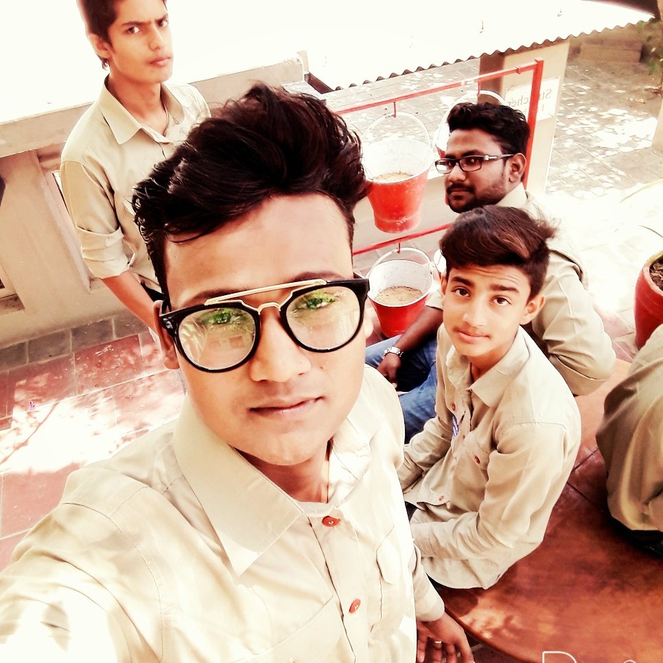 hamzaraza555's tweet photo. #Thf #bestiee #class mates
#DMSTI😎😎👊👊😍😉 https://t.co/2lfGZG1e9J