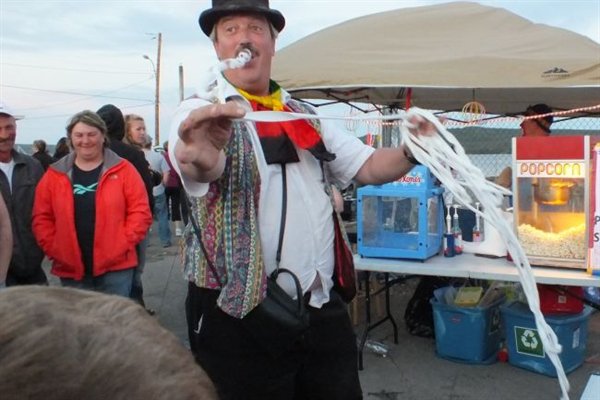 gvfsvic's tweet photo. Spotlight on #CelebrationSquare #entertainer & #magician Paul Kilshaw https://t.co/FG7uM33B0h Join us for his #BalloonMagic! #yyj #familyfun https://t.co/mdBaW9KSkc