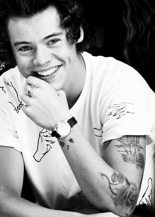 BabeOfTheHoran's tweet photo. Иисусе,я так конца учебного года не жду,как 15 мая
#LateLateStyles https://t.co/XzTV0BpXcB