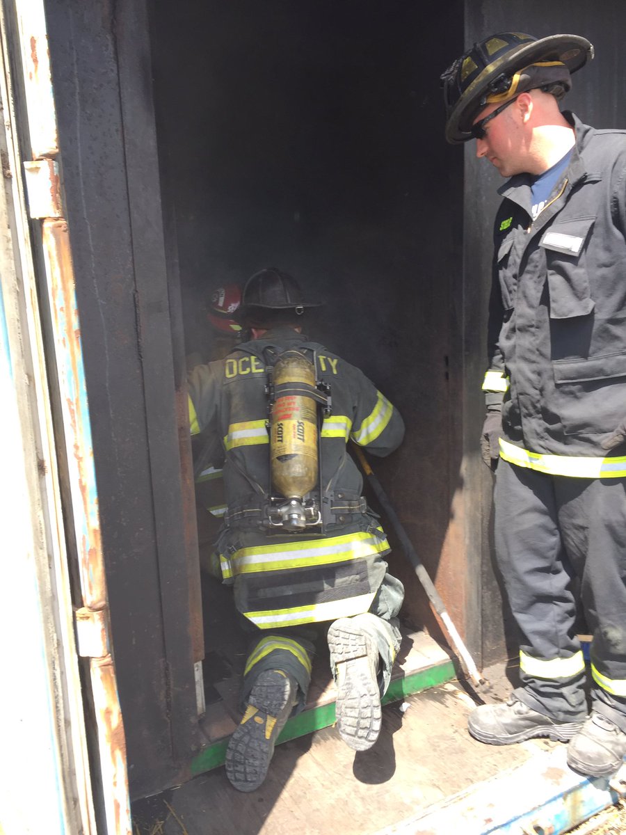 IFD_NEWS's tweet image. Meet @FDIC 1st time attendee Greg Dypsky retired 31 yr vet of @dcfireems now a volunteer training Capt for Ocean City MD FD @BobbyHalton 👍