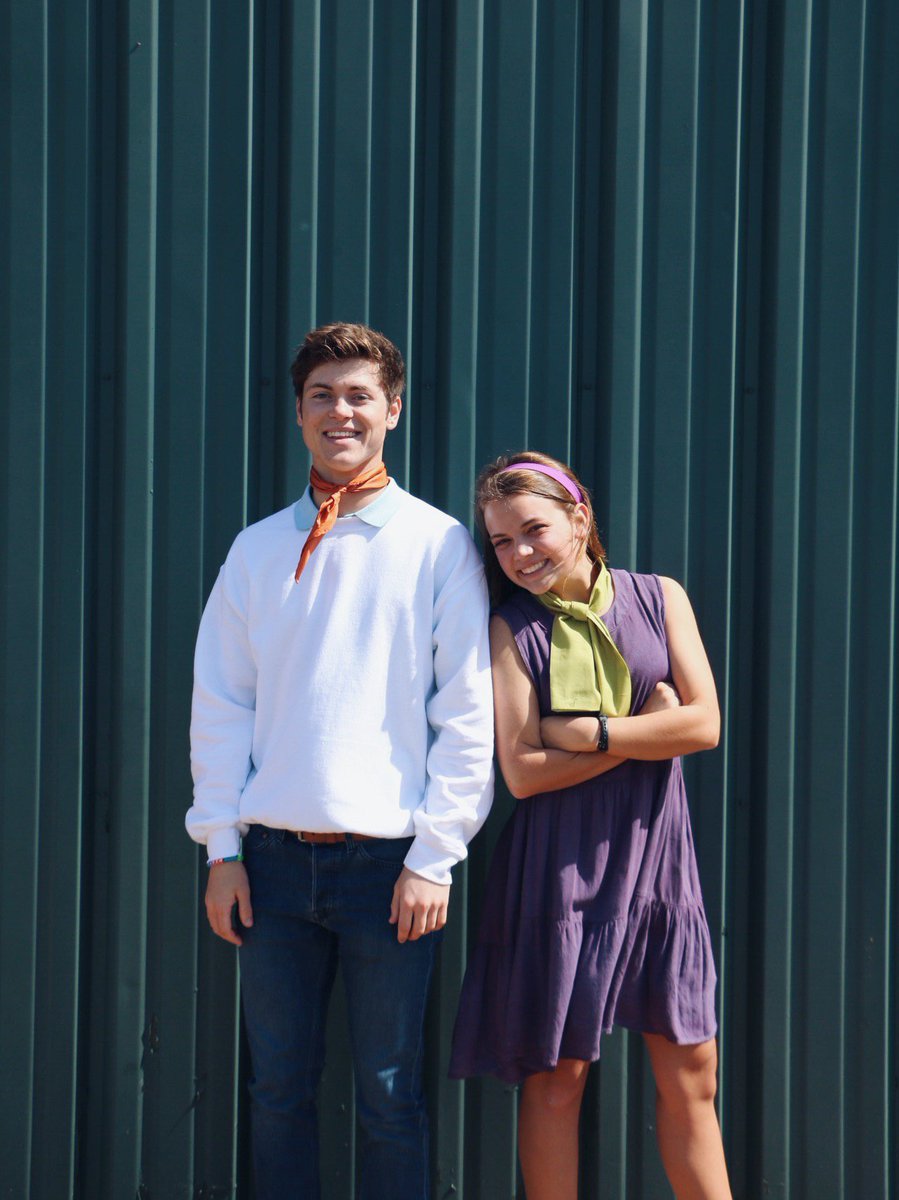 abster_bryant's tweet photo. Freddy and Daphne here, but where's the rest of our gang? #dynamicduo https://t.co/uQKhKrfgz7