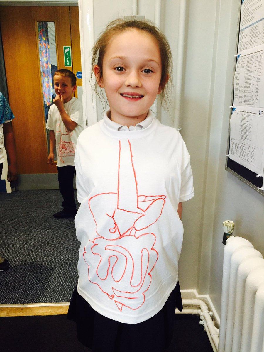 MowmacreHill's tweet photo. Well done Yr 4 Great way of learning about the Figestive System #Growling guts #disgustingdigestion @Discoverytrust https://t.co/ulkcbGy2TX