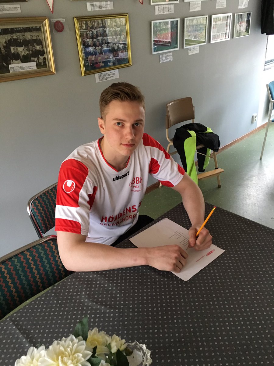 Vi kan nu också meddela att <a href="/augustsson24/">Victor augustsson</a> är klar för säsongen 17/18! #sillyseason