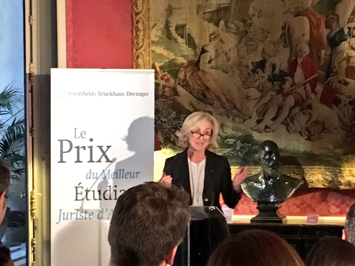 LaurentTDB's tweet photo. La présidente du jury du #PrixFreshfields 2017, Mme Isabelle Falque-Pierrotin, Présidente @CNIL : Révolution Digitale & protection données ! https://t.co/bFOsLcO6yN
