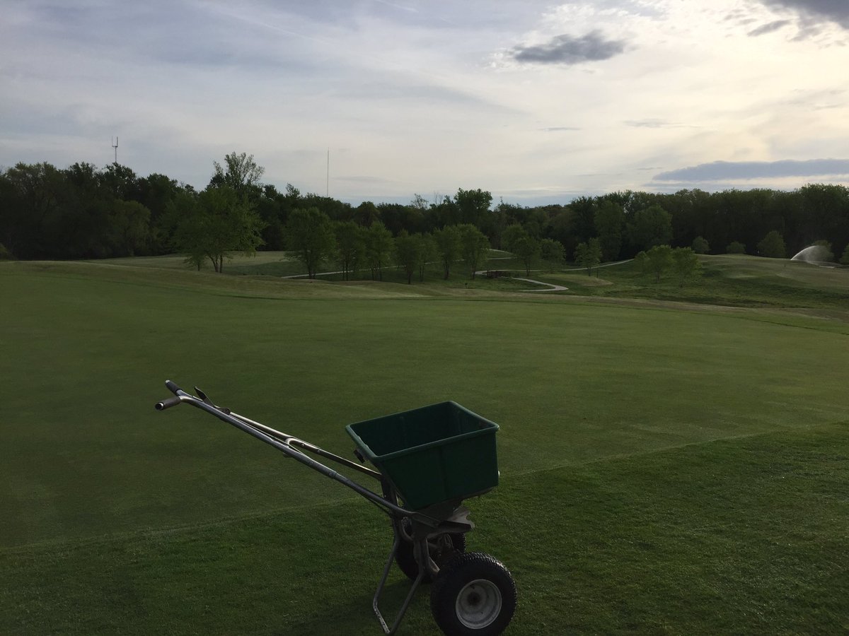 HOAgolfSuper's tweet photo. Nothing like spreading 4 acres two directions to remind me I'm overweight and out of shape #readyforagoodrain #nogullywashers https://t.co/kpJiHrqoI8