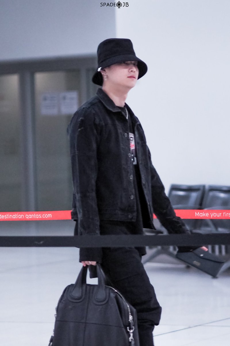 spade_jb's tweet photo. [HQ] 170424 PERTH DEPARTURE ✈️잘 들어가세욤 😢 #JB #GOT7 #FLIGHTLOGARRIVAL #재범 #제이비 
♠️https://t.co/eE4GRqWkLH♠️
♠️https://t.co/07GEULOrfC♠️ https://t.co/XZ1aDetcJT