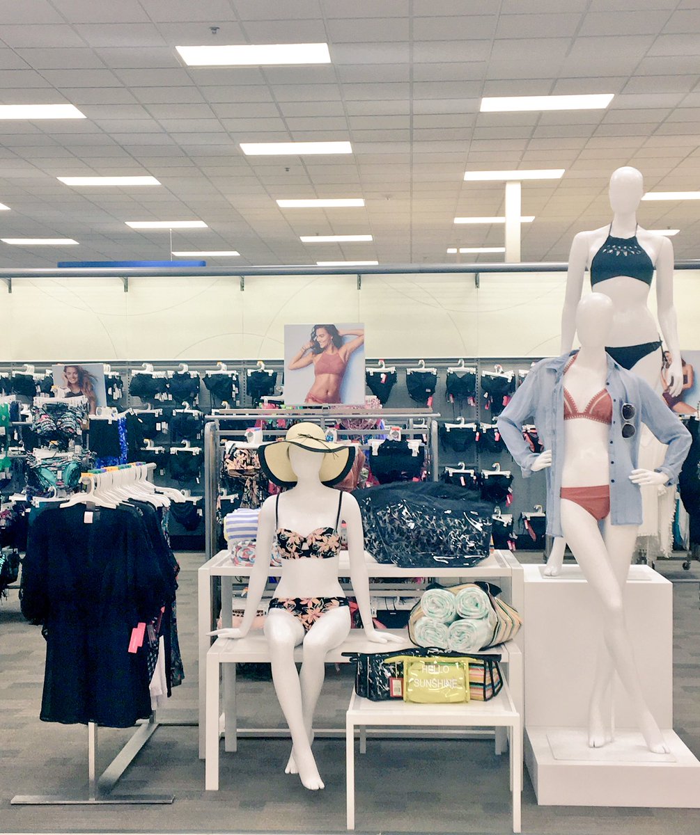 gab_fuca's tweet photo. Excited about our Seasonal Mannequin Moment here at #T1387! 👙👒👓 https://t.co/ymKMCySYpR