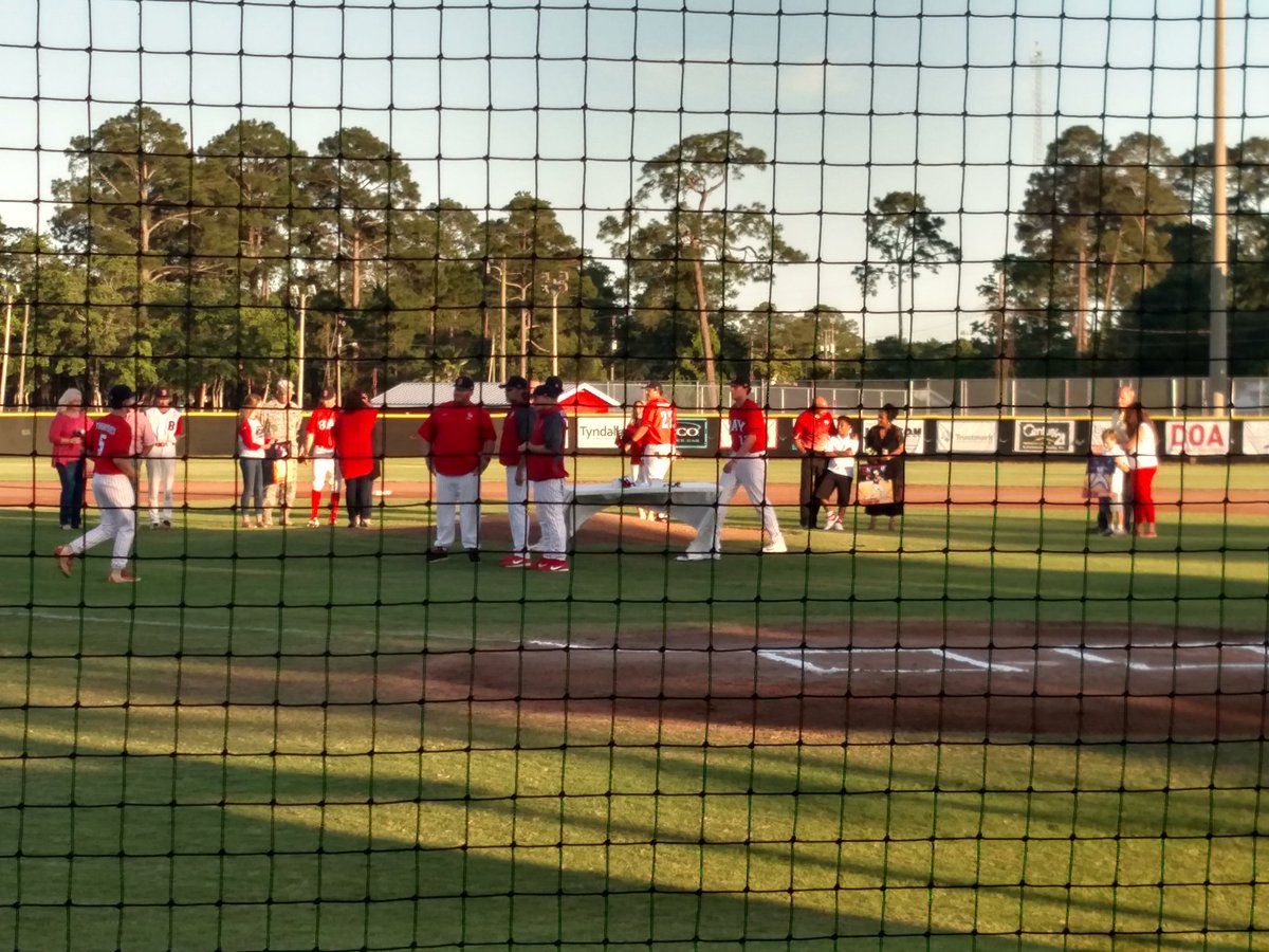 BayHS_Athletics's tweet photo. Baseball ⚾ Senior night 2017 https://t.co/t6AGkcVkWZ