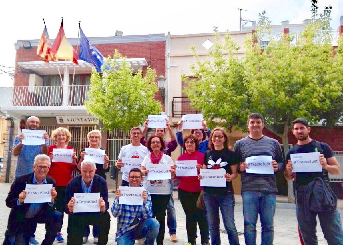 <a href="/compromis/">Compromís</a> <a href="/JovesPV/">Joves PV - Compromís</a> <a href="/joanbaldovi/">Joan Baldoví ;)</a> <a href="/CompromisSafor/">Compromís Safor - Valldigna</a>  <a href="/BLOC_safor/">BLOC Safor-Valldigna</a> <a href="/CompromisFVMP/">Compromís FVMP</a> @CompromisSenat @infoBLOC #tractejust #25dabril #benifairó