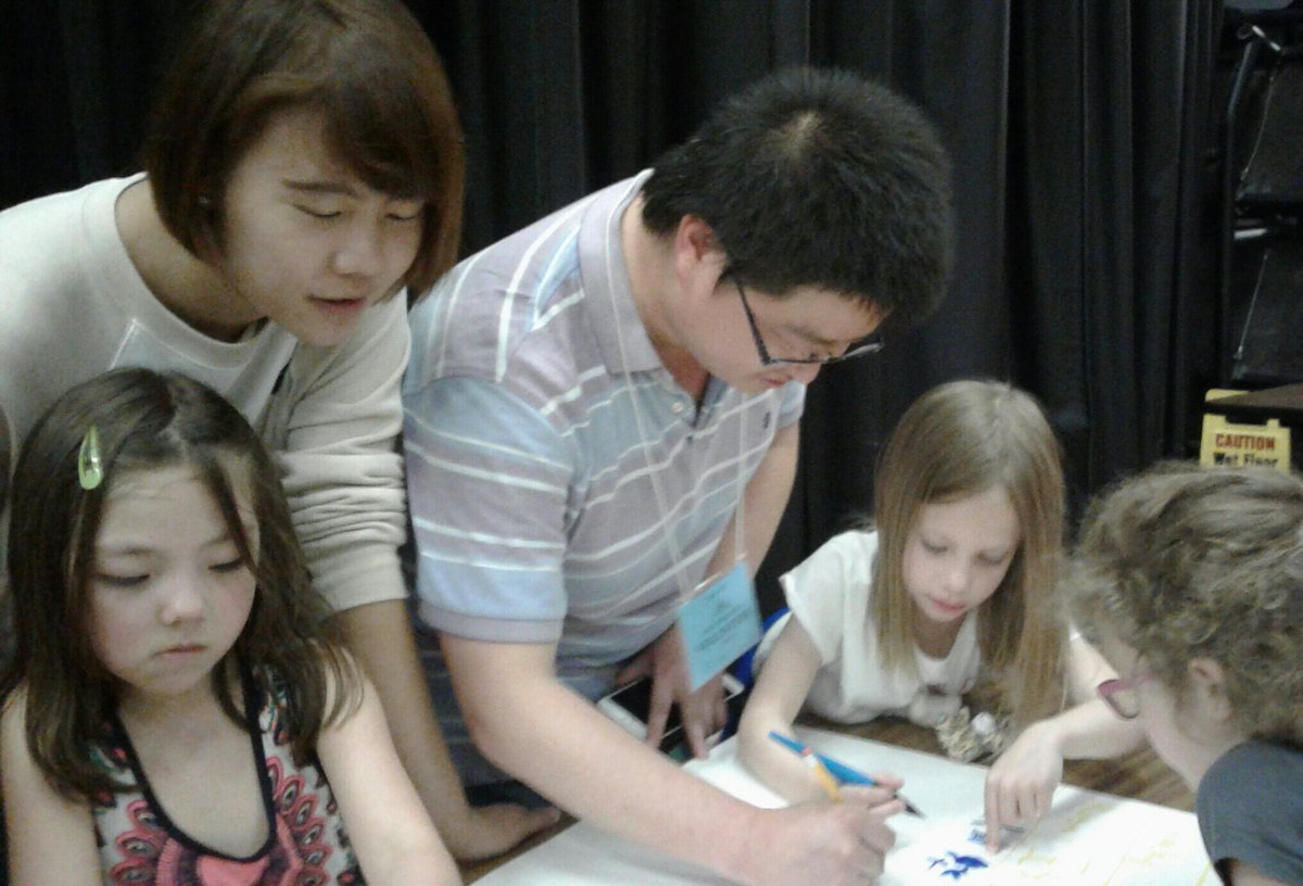 writngpartners's tweet photo. Writing Chinese words w/ @UNCSchoolofEd volunteers -@GlenwoodGator after school-#NationalVolunteerWeek https://t.co/xgI2PbKpsR