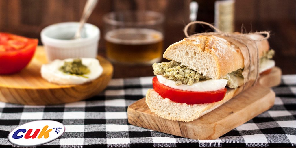 PolloCuk_Sada's tweet photo. #Receta de #Bocadillo de #PolloCUK al pesto. #Foodtrucks #cenainformal https://t.co/6iLjFdsq06