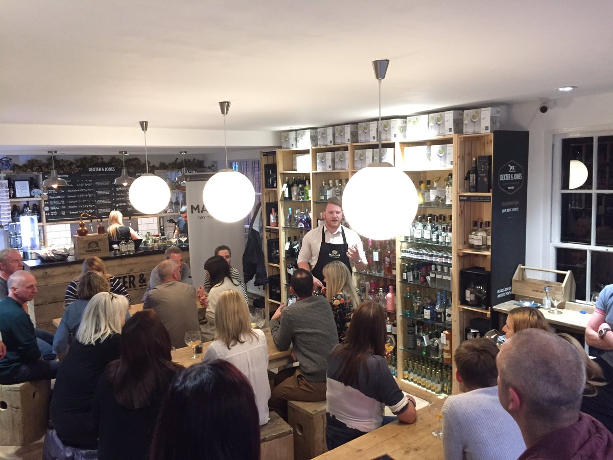 Full house once again for our Gin tasting evening. Tonight we shall be mostly drinking @YorkshireGin thanks to <a href="/rorymasonsgin/">Rory Gilbert</a>. Cheers! 🍸