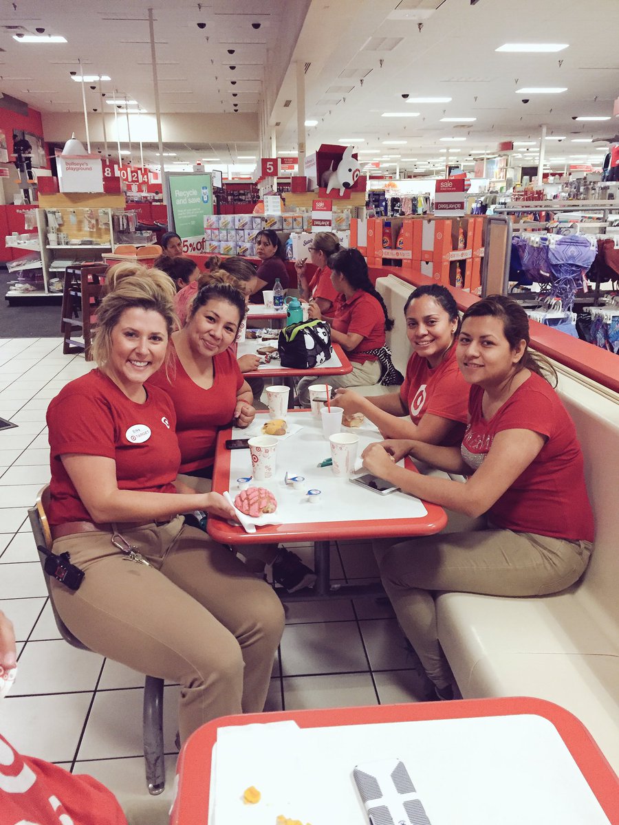 erikacalahan's tweet photo. STL+HR+TL girl power truck unload and some yummy sweet bread with the team!#T614 #bestteamever @drew_arrington @juliaodeaHR @LauraYesitis https://t.co/YdckOAvwt1