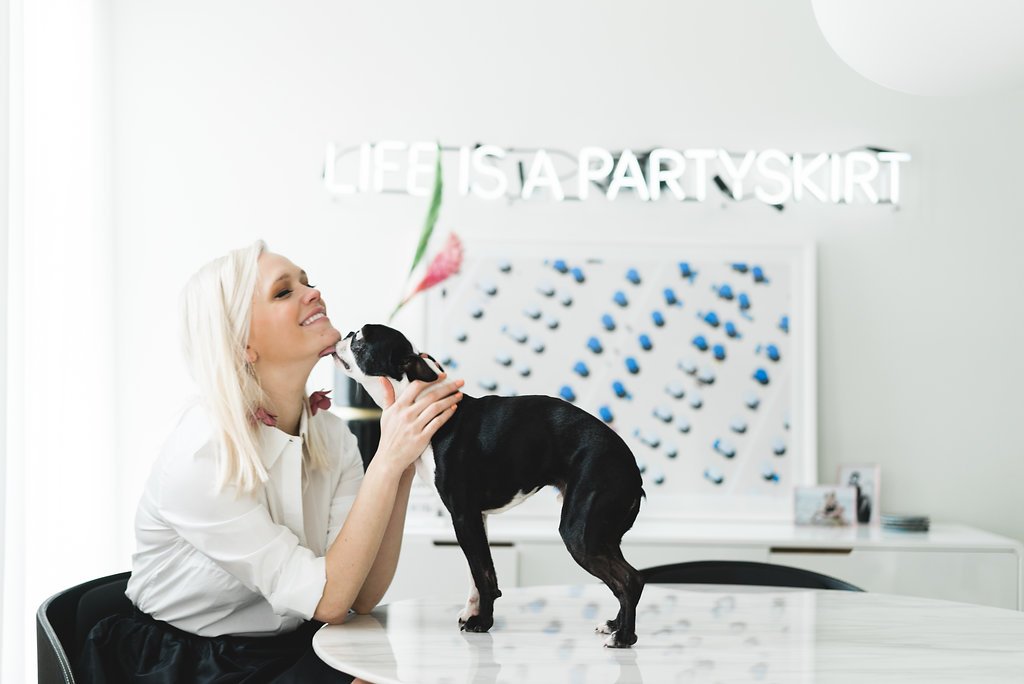 Step inside the home of Mariel Armstrong, 1 half of the talented 👯 <a href="/partyskirts/">PARTYSKIRTS</a> of bit.ly/marielathome and prepare for some major feels
