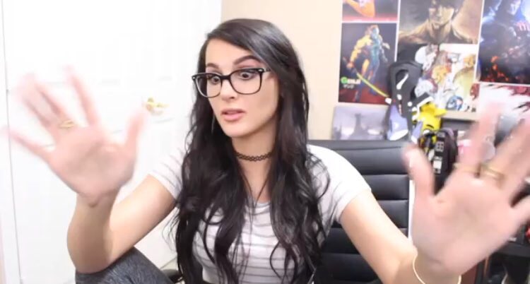 sssniperliaaa's tweet photo. when ur crush texts u back @sssniperwolf https://t.co/9uF5v1WeqK