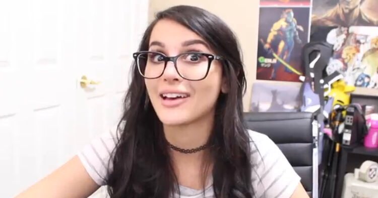 sssniperliaaa's tweet photo. when ur crush texts u back @sssniperwolf https://t.co/9uF5v1WeqK