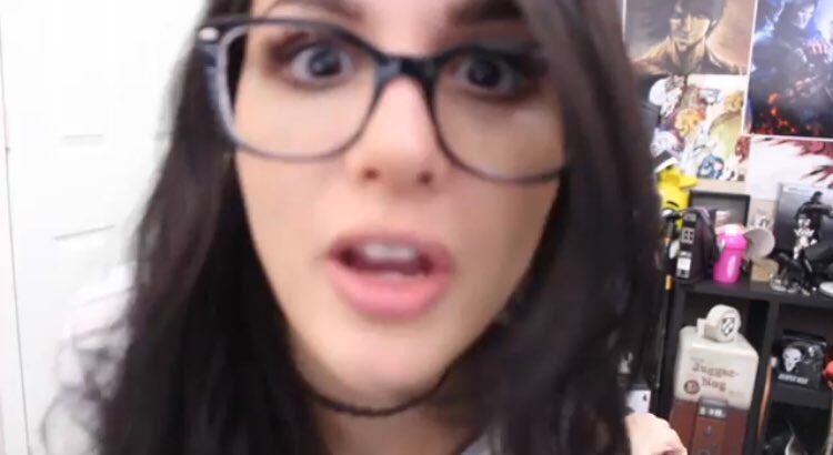 sssniperliaaa's tweet photo. when ur crush texts u back @sssniperwolf https://t.co/9uF5v1WeqK