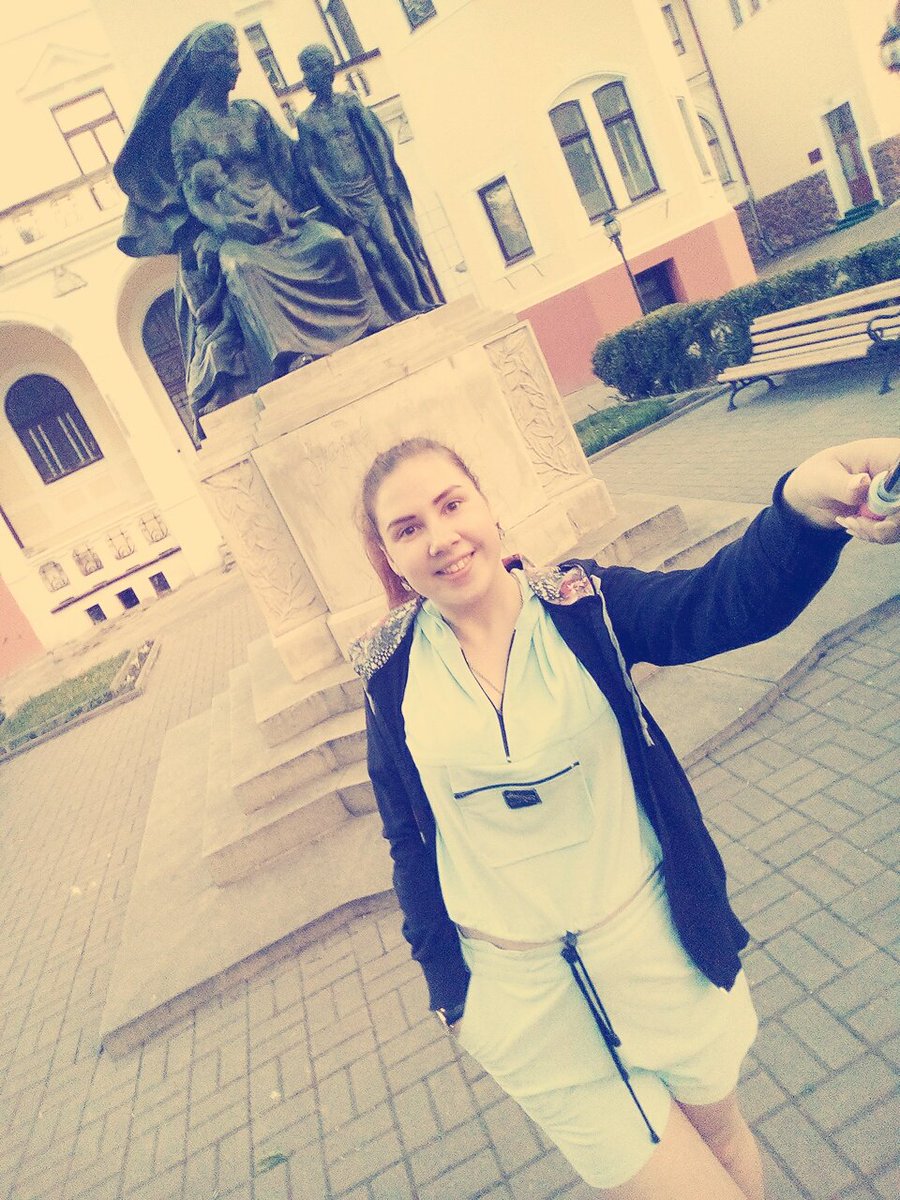 Limonchuk's tweet photo. Вивчаємо територію лікарні😂😂 https://t.co/Yk5JX93oEF