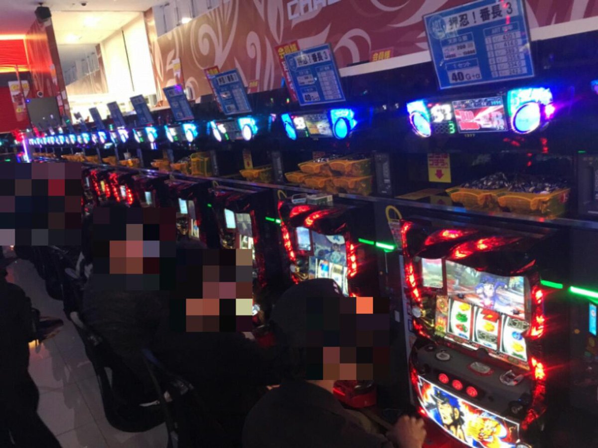 アツ姫 編集部 No Twitter チャレンジャー町田野津田店のスーフェニ取材レポートをお伝えします スロットコーナーは最新機種の押忍 番長3や大人気バジリスク絆 ゴッド 大量設置のジャグラーコーナーなど大盛況 別積み台や頭上ドル箱がいっぱいです パチンコ