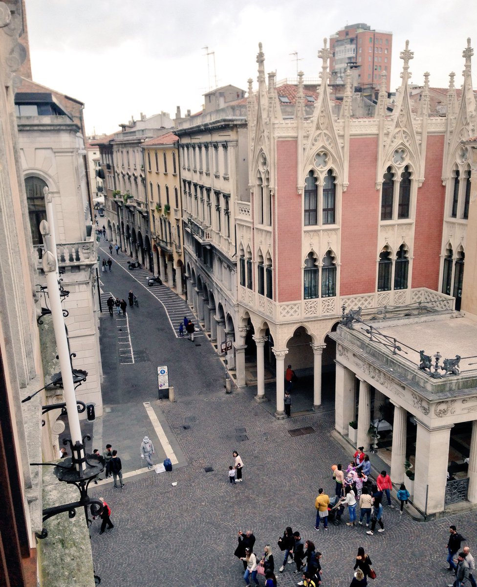 Stanza con vista.
#AmoPadova #Padova #25aprile