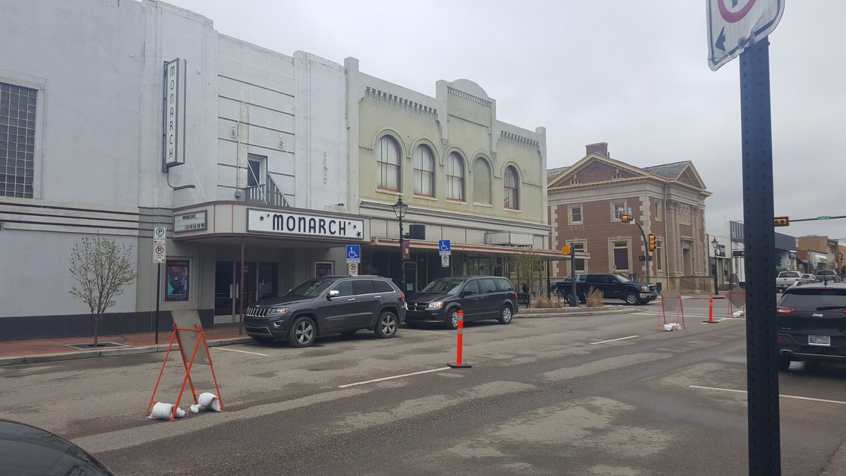 2WAY traffic access on 2nd&amp;3rd ST while S. Railway under construction. Kudos to the thinkers #open4business <a href="/DowntownCCDA/">Medicine Hat CCDA</a> <a href="/medicinehatcity/">City of Medicine Hat</a>
