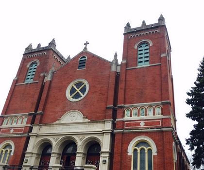 DennisHouseTV's tweet image. Parishioners of a Hartford church vow to keep it open.  The story from @courtneyzieller at 6 on WFSB