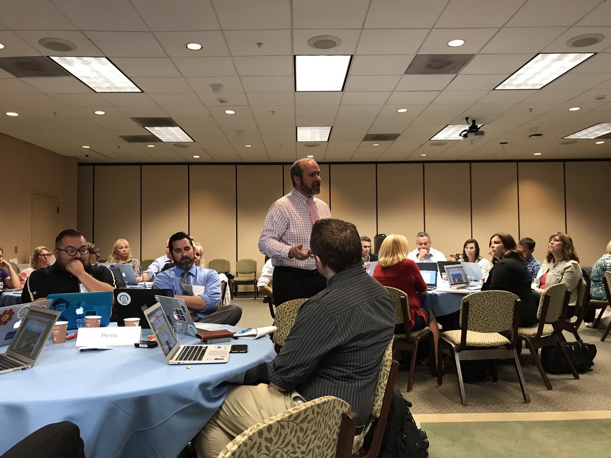 terrenceloftus's tweet image. @jswilliams speaking about district vision in Paris UHSD #SparkSD @gcouros #USD