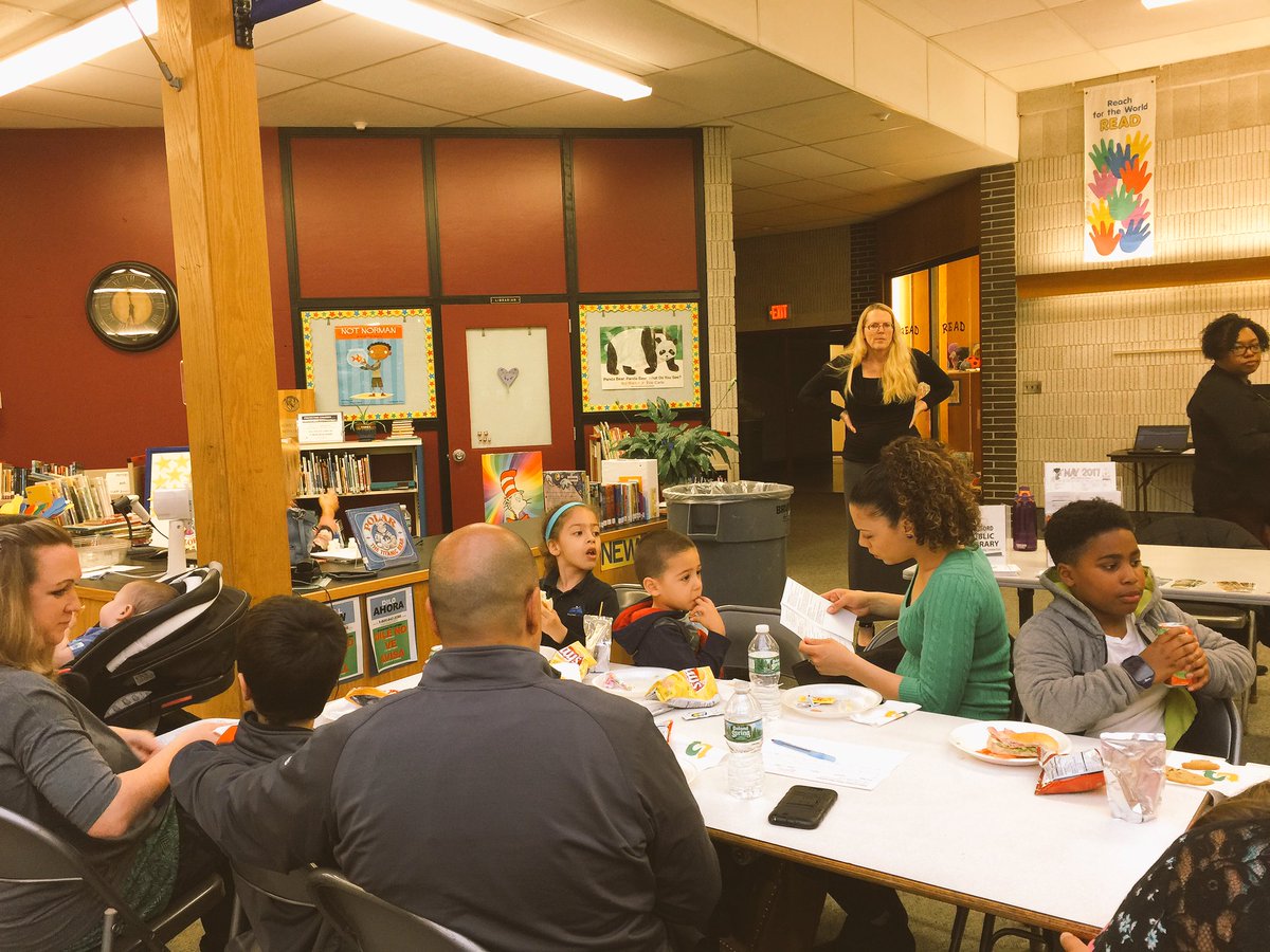 Langford_Sch's tweet image. Family Literacy Night @Langford_Sch  #RaymondLibrary #librarycards #museumpasses