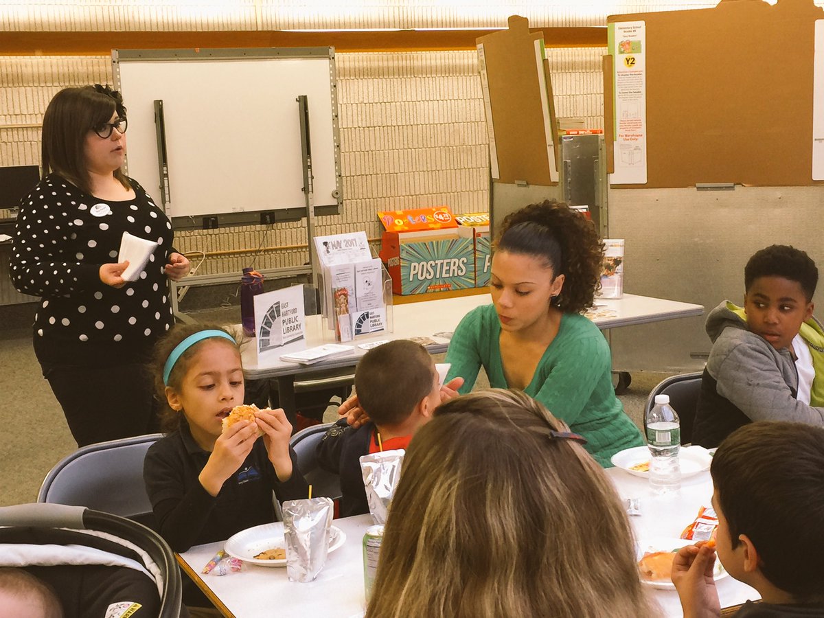 Langford_Sch's tweet image. Family Literacy Night @Langford_Sch  #RaymondLibrary #librarycards #museumpasses