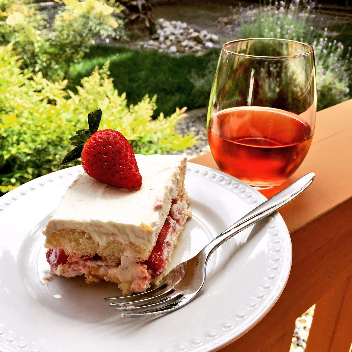 Sandra Widick (PastryTales) Twitter