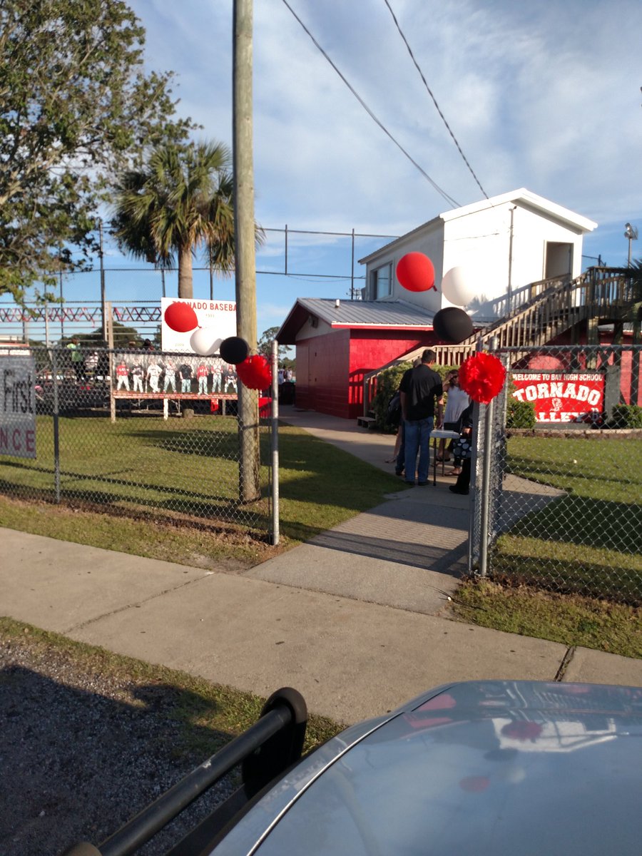 BayHS_Athletics's tweet photo. Senior night tonight here at Weeks field. Come help recognize them as they play their last regular season game at home. Beginning shortly. https://t.co/dI5zA9kWri