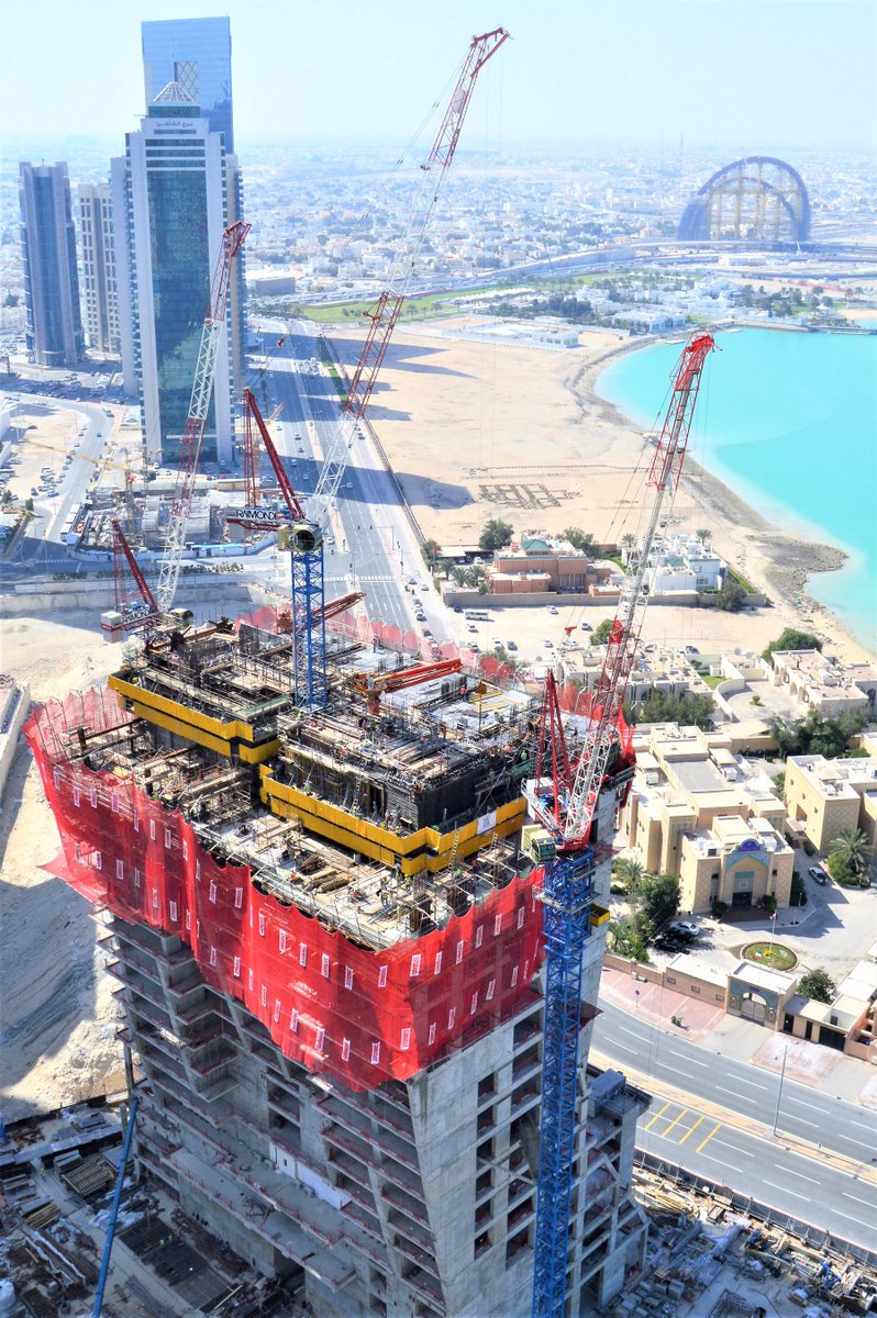 RaimondiCranes's tweet image. Three Raimondi luffers, one massive structure in #Qatar! Specs of the LR213 here: raimondi.co/crane/lr213/ #Cranes #HeavyLiftingSolutions