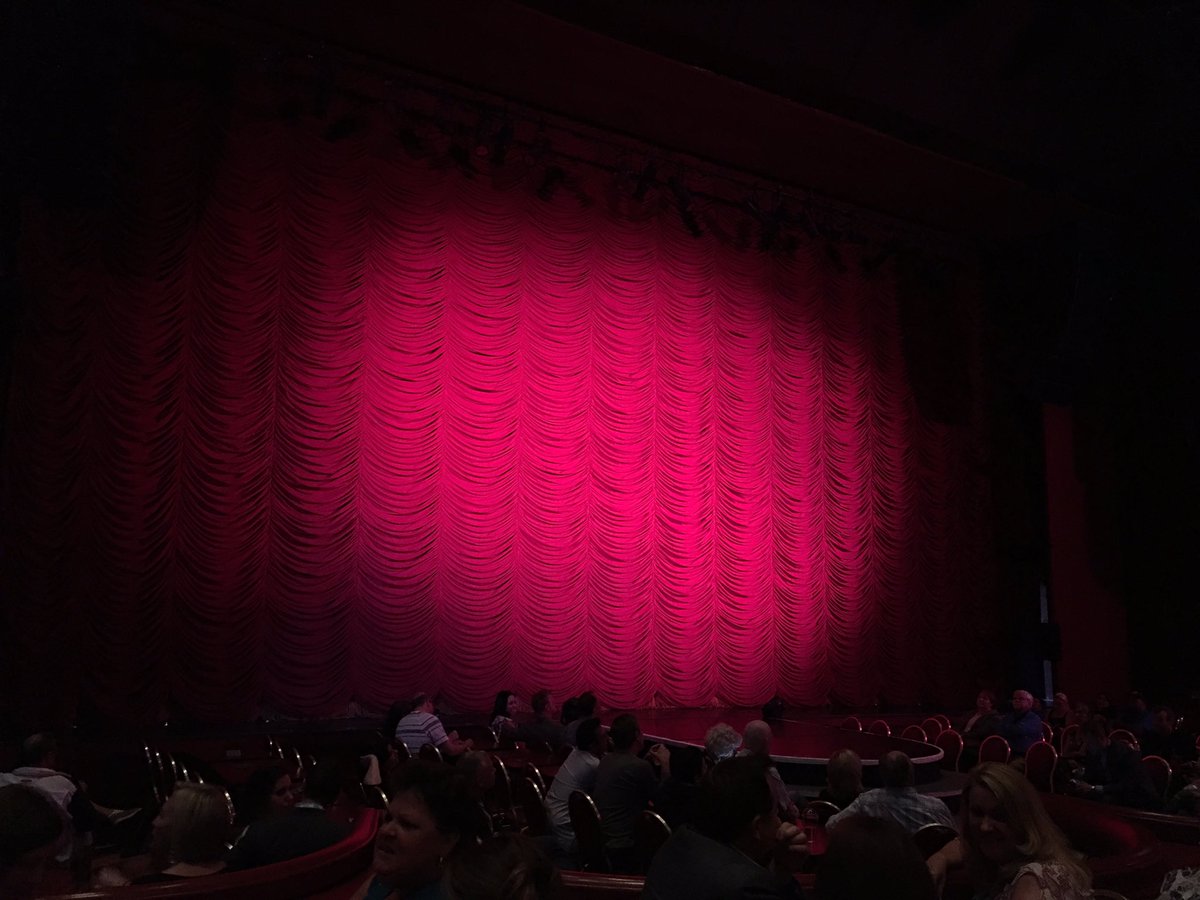 amillee's tweet photo. Ready for the curtain to go up!! Thanks, @GMITEevents!! @LegendsConcert @FlamingoVegas #ITE17 #IncentiveTravelExchange https://t.co/Lote9g2IgC