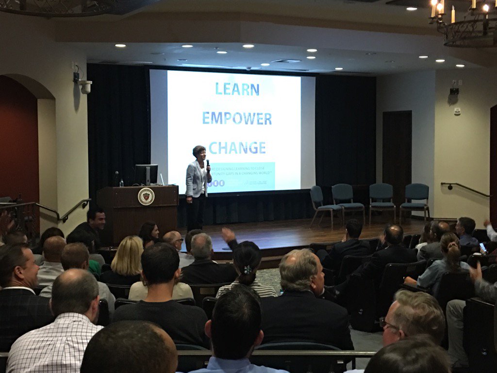 EdHidalgoSD's tweet image. @hlattimer kicking off #sparkSd with @gcouros #InnovatorsMindset @USD_IEE ... Learn | Empower | Change