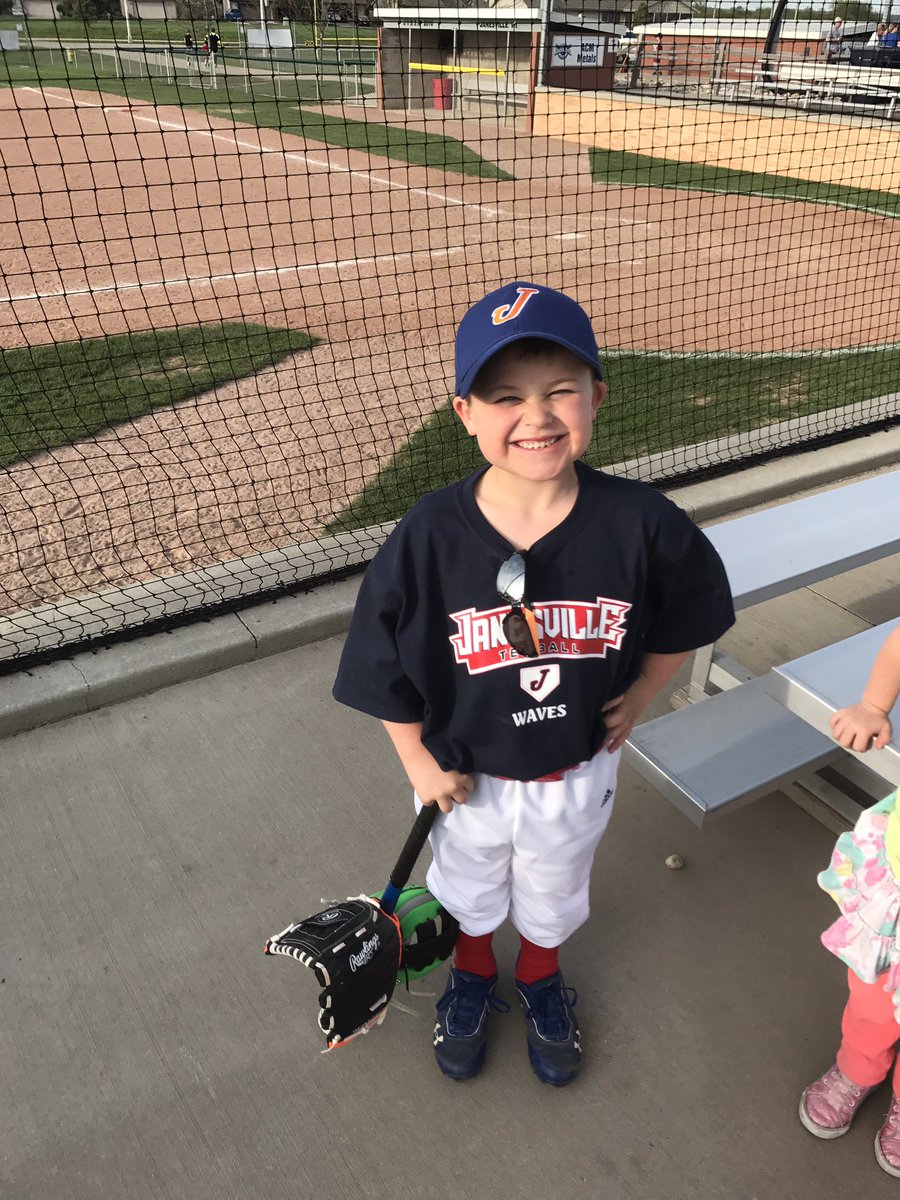 davidjoyner1211's tweet photo. First T-ball game of the season!!! https://t.co/la80lSuTwm
