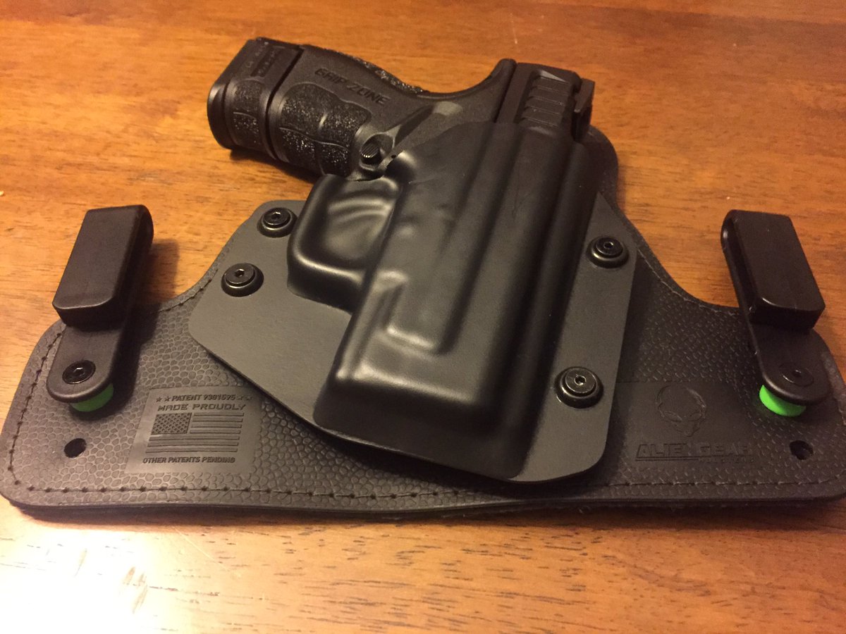 Phen814's tweet photo. @AlienGHolsters this is the most comfortable holster ever. My xd mod 2 loves it. Keep up the great work. #xdmod2 #ccp https://t.co/ppmZ3ps1Gg