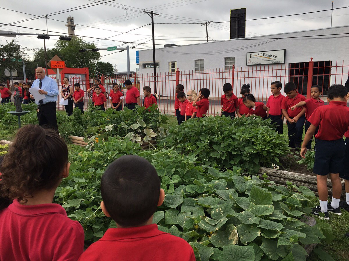 CathSchoolsCC's tweet image. Special Garden Blessing at Central Catholic Elementary School 🙏🏽 #centralcatholic #cathschoolscc