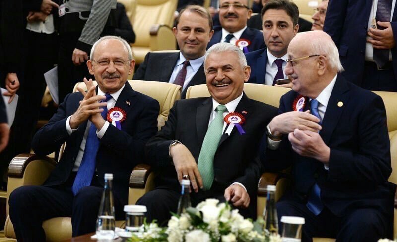 DOĞRUNUN YANINDA... (@genculkuculer) on Twitter photo Syn <a href="/kilicdarogluk/">Kemal Kılıçdaroğlu</a> hayırdır, Yenikapı ruhunu mu diriltmeye çalışıyorsunuz?
#kimbilir Syn <a href="/kilicdarogluk/">Kemal Kılıçdaroğlu</a> hayırdır, Yenikapı ruhunu mu diriltmeye çalışıyorsunuz?
#kimbilir
