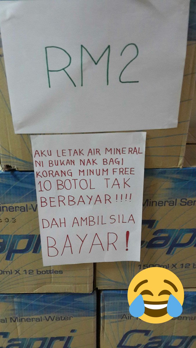 fiffysjafri's tweet photo. Dugaan org yg jual air mineral di asrama. 😅 https://t.co/36cVK2JyNC