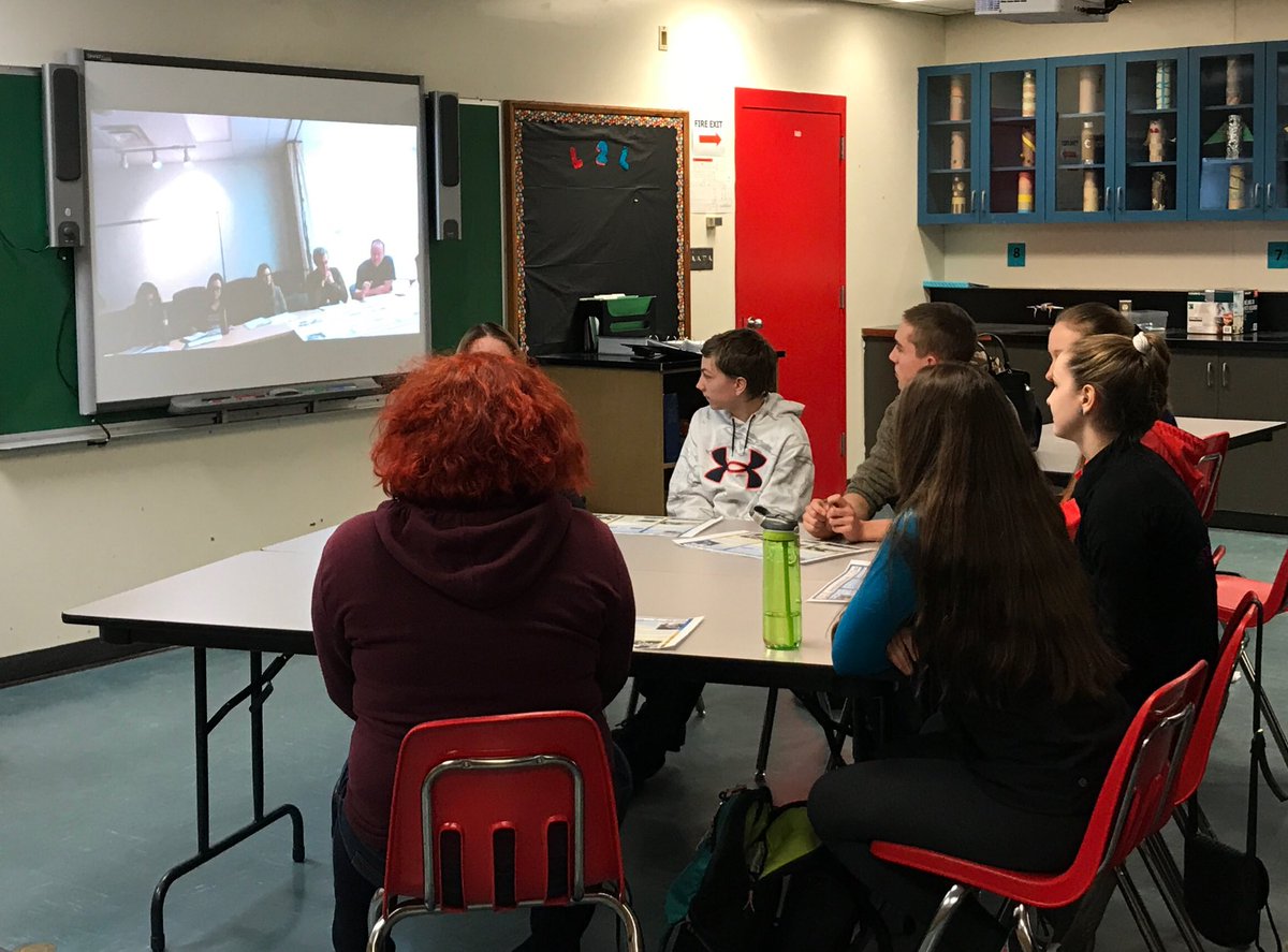 PACarlton's tweet image. Beam Team talks with judges at the CLS about their project and poster! #saderpride #saderscience #whatnext